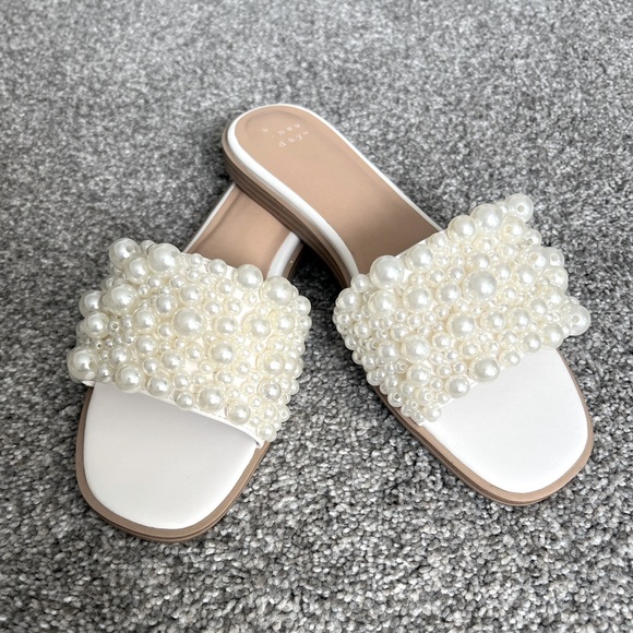 a new day Shoes - NWOT Jasmine Pearl Slides 8.5
